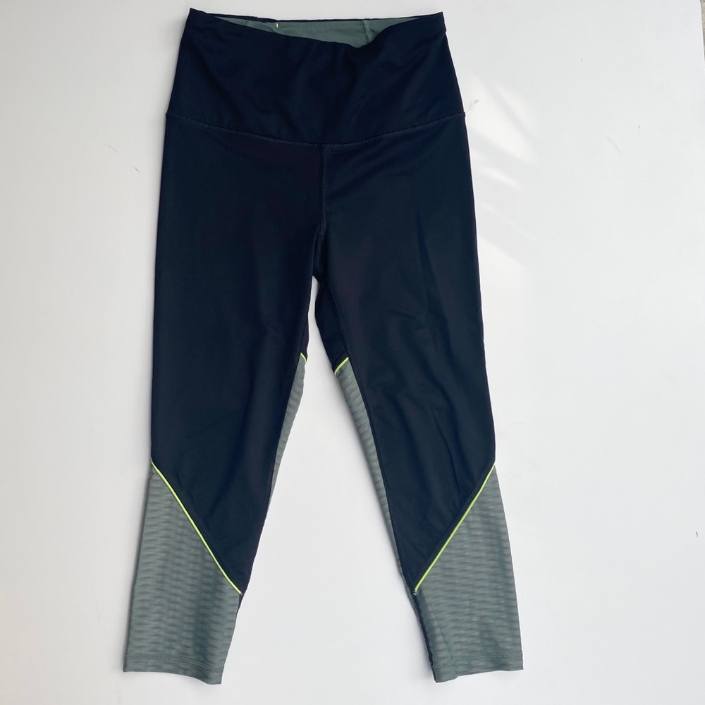 VICTORIA SPORT | Knockout Capri Leggings
